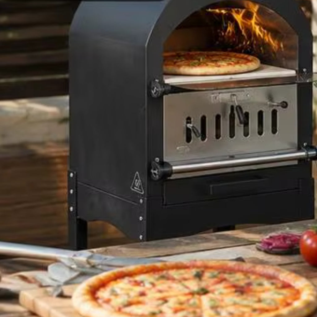 Forno Tour, pizza en cuisson au feu de bois